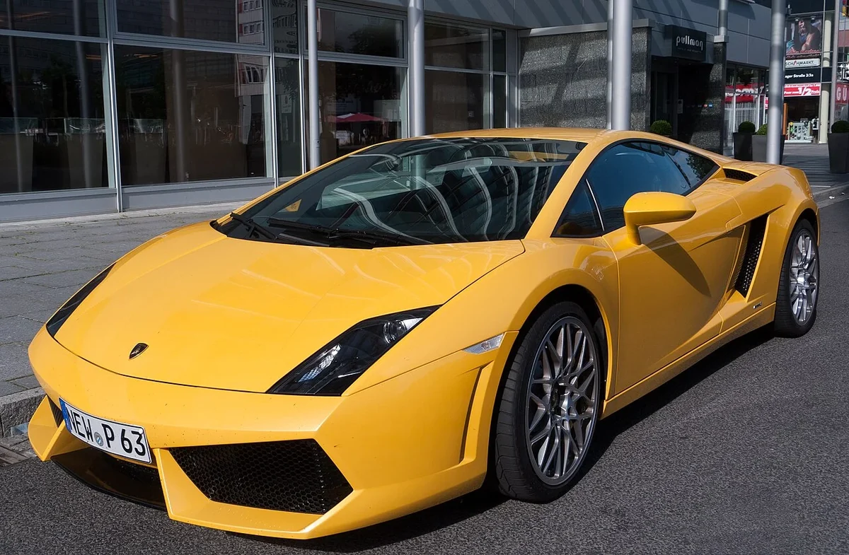 Early Gallardo LP 560-4 coupe in yellow, with the pre-2013 front design.