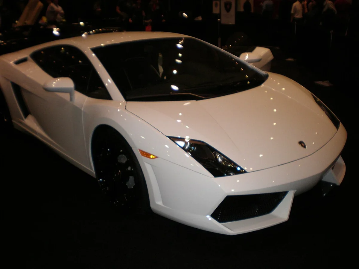 2009 Gallardo LP 560-4 at a motor show; specifications here concern the coupe.