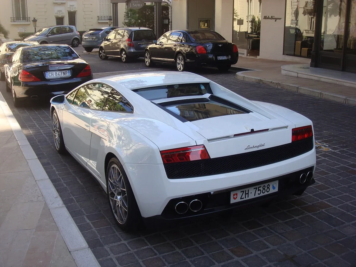 Gallardo LP 560-4 rear view; rearward visibility is a practical test-drive consideration.