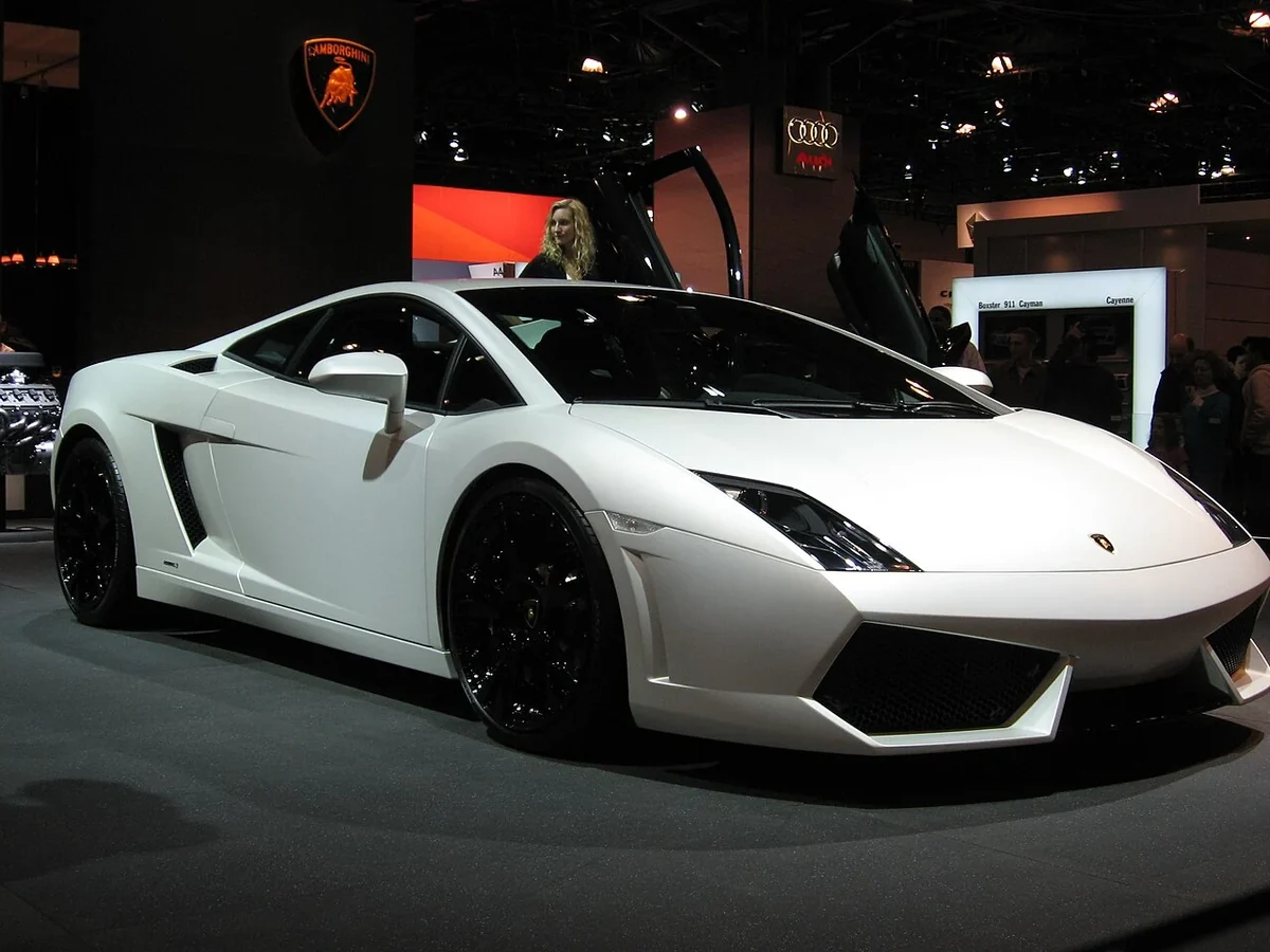 Early Gallardo LP 560-4 coupe, illustrating the design character behind its buyer appeal.