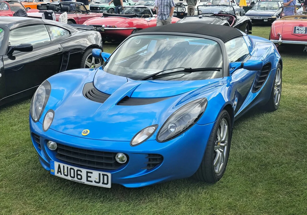 Blue 2006 Lotus Elise 111R