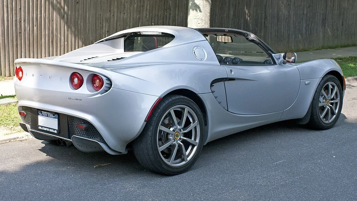 Silver 2005 U.S.-spec Lotus Elise rear view