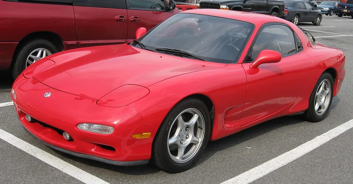 Mazda RX-7 FD red coupe front three-quarter view