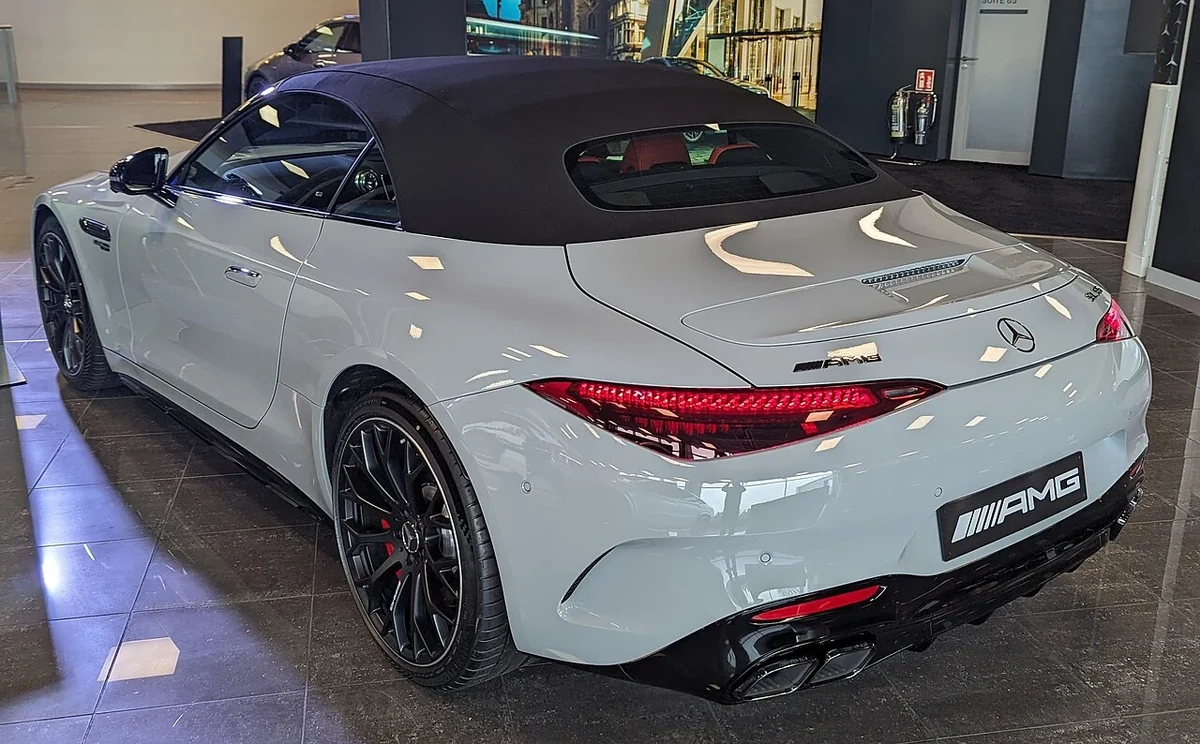 Mercedes-AMG SL R232 rear and cabin opening