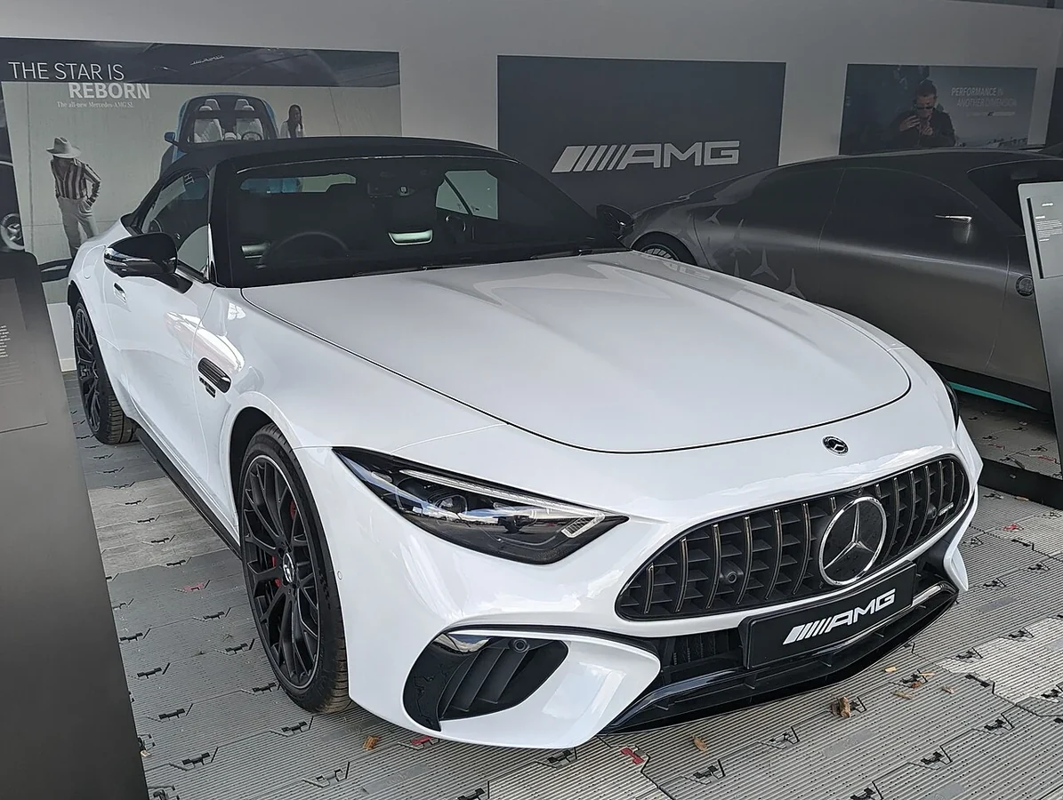 Mercedes-AMG SL 55 front at a showroom