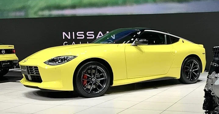 Yellow Nissan Fairlady Z RZ34 side profile