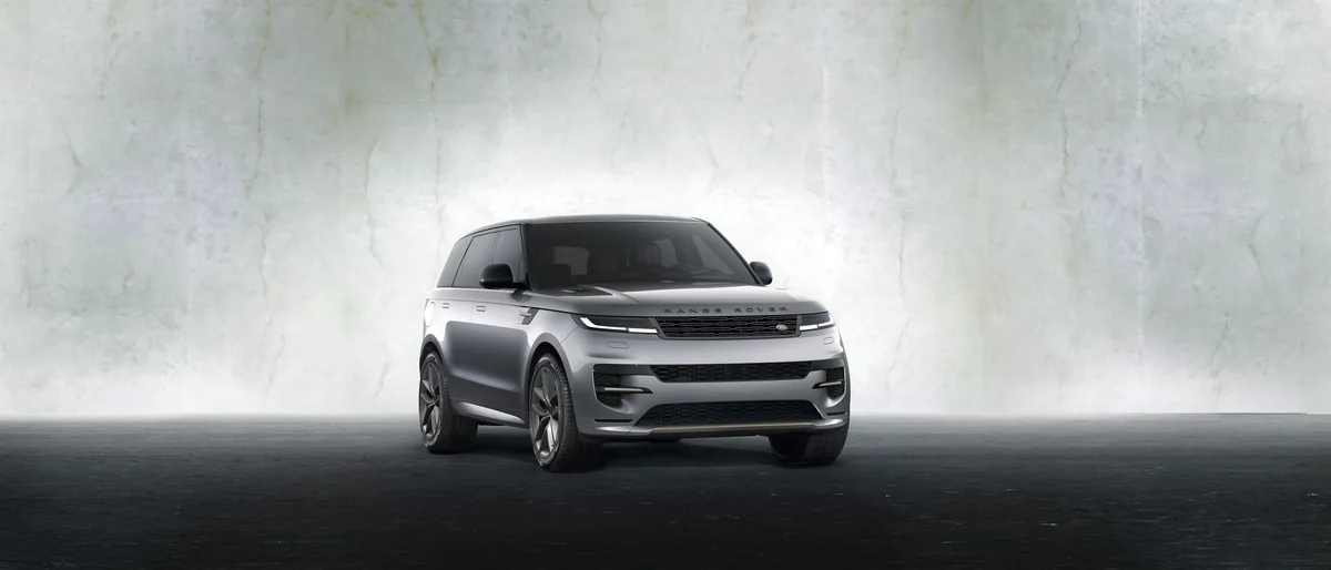 Range Rover Sport Dynamic SE in a gray studio specification