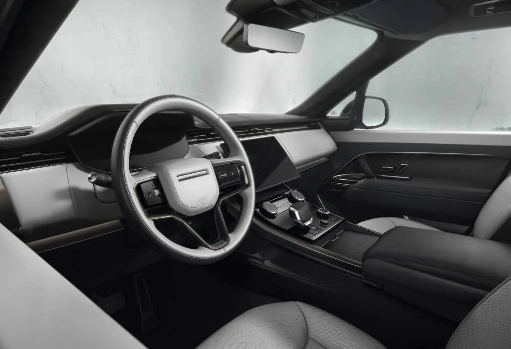 Range Rover Sport dashboard and 13.1-inch Pivi Pro touchscreen