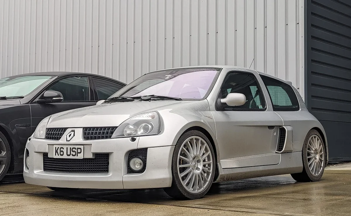 Silver Renault Clio V6 Phase 2 front three-quarter view