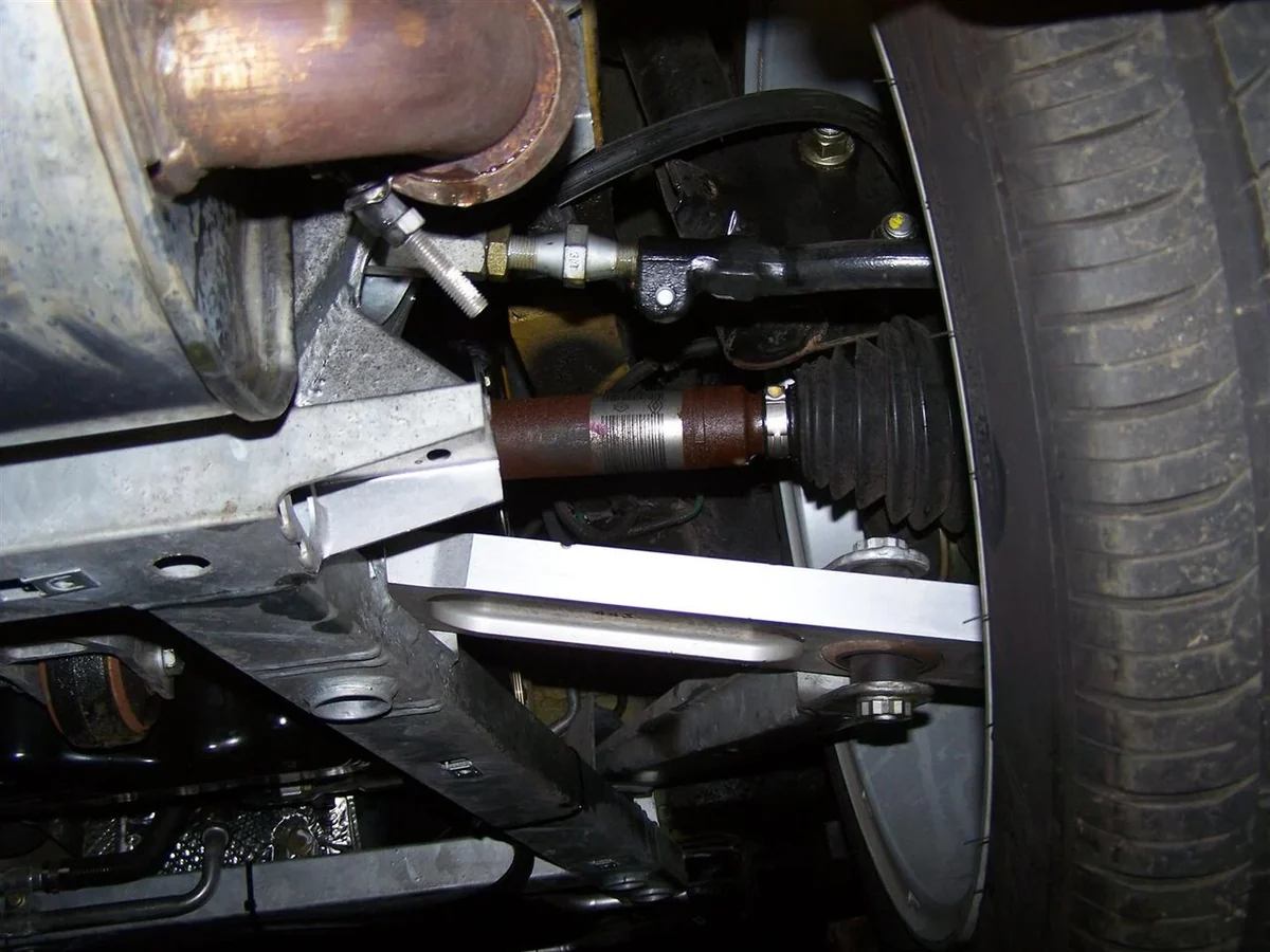 Renault Clio V6 255 rear wheel and suspension detail