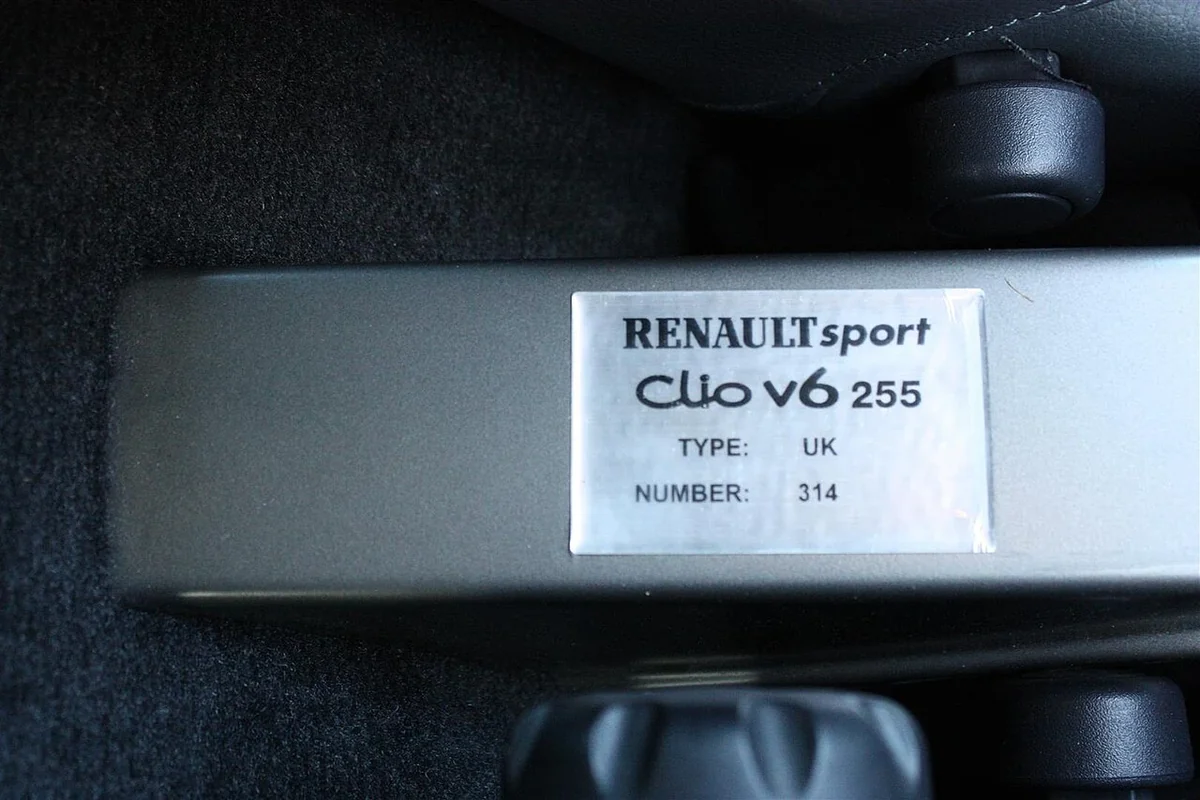 Renaultsport Clio V6 255 numbered plaque