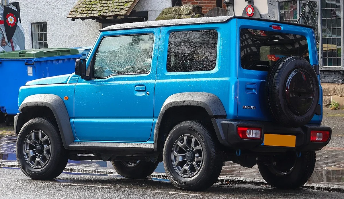 2019 UK Jimny SZ5 rear view