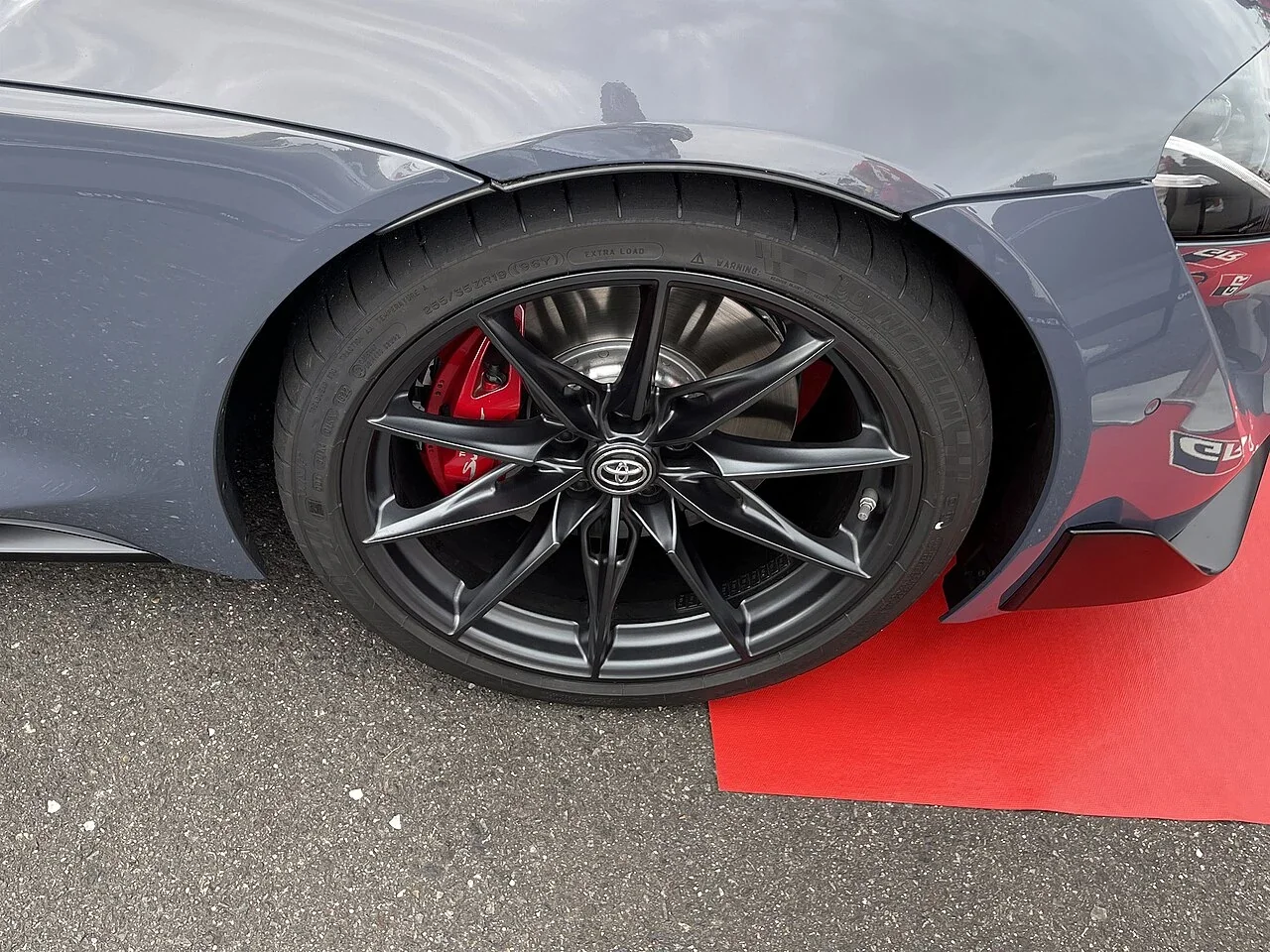 Toyota GR Supra RZ 6MT wheel, tyre and brake detail