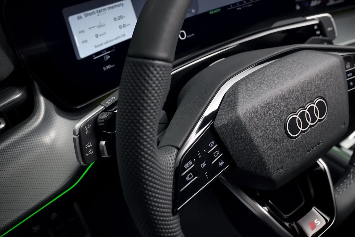 Audi Q3 steering wheel and controls