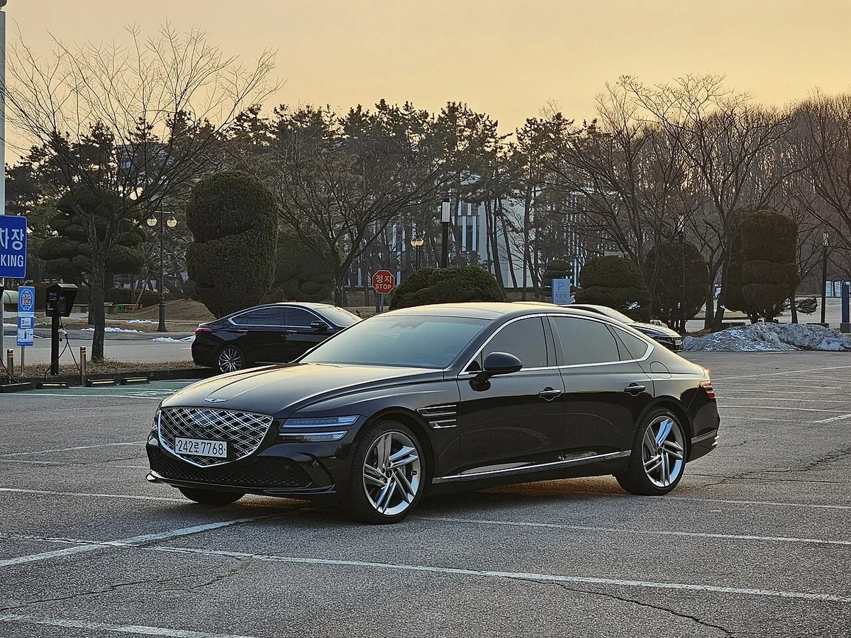 Genesis G80 facelift front three-quarter view