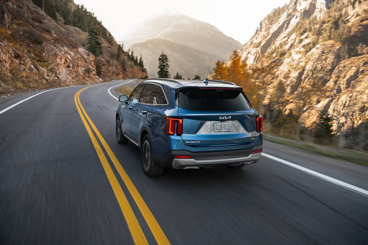 Kia Sorento Hybrid rear view on a mountain road