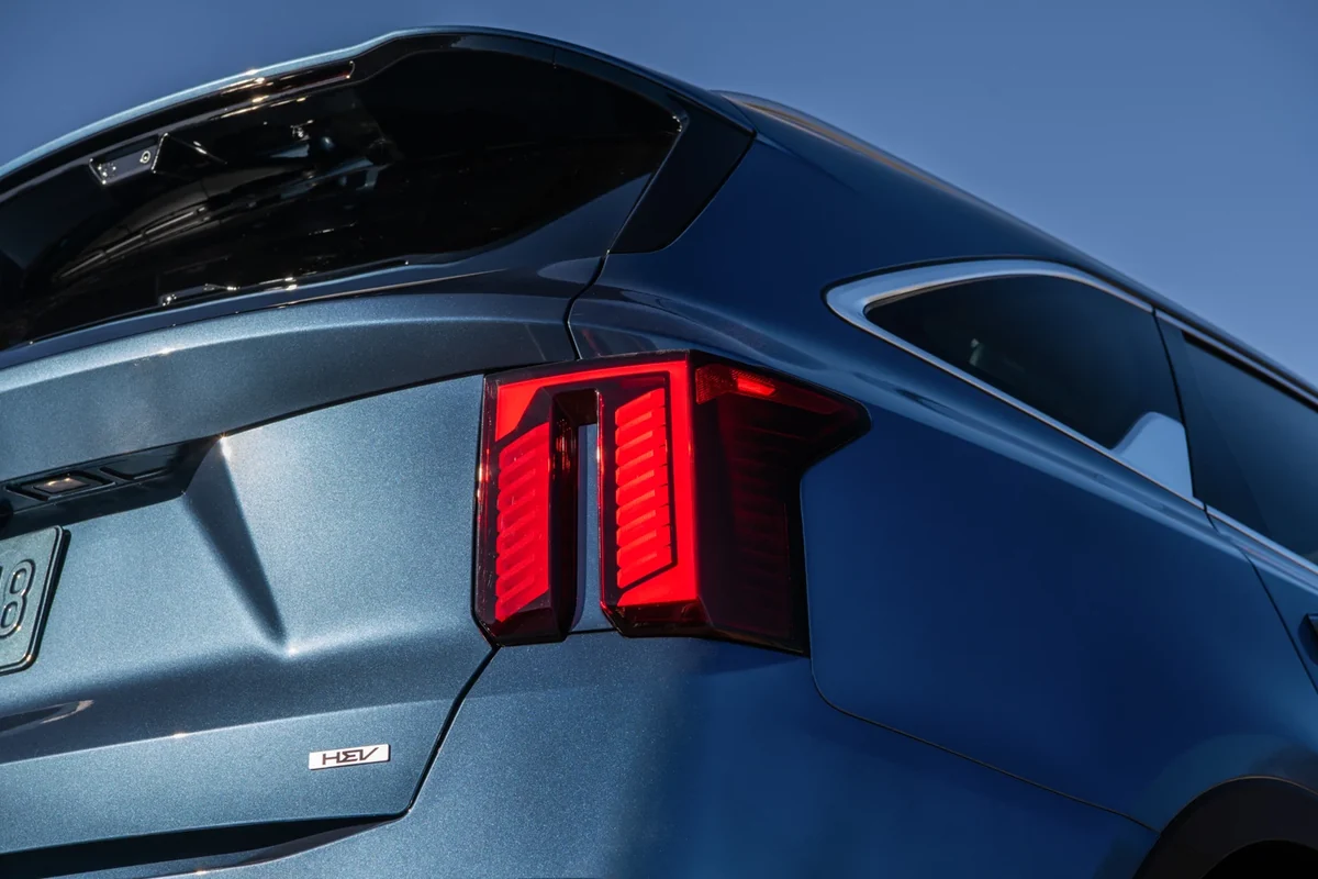 Kia Sorento Hybrid rear lamp detail