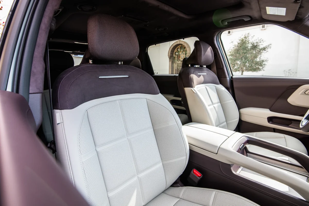 Kia Telluride Hybrid front seats and console