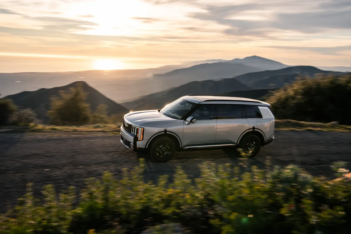 Kia Telluride Hybrid side profile