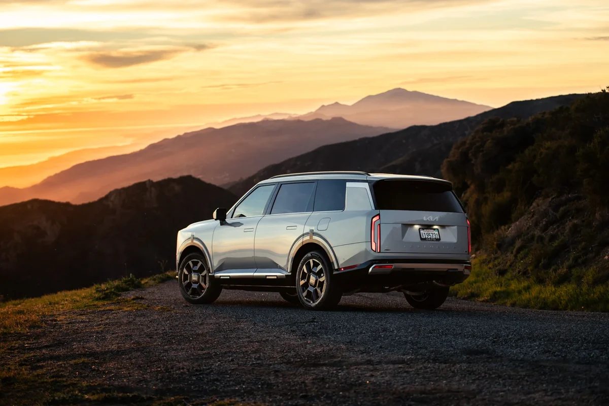 Kia Telluride Hybrid rear profile at sunset