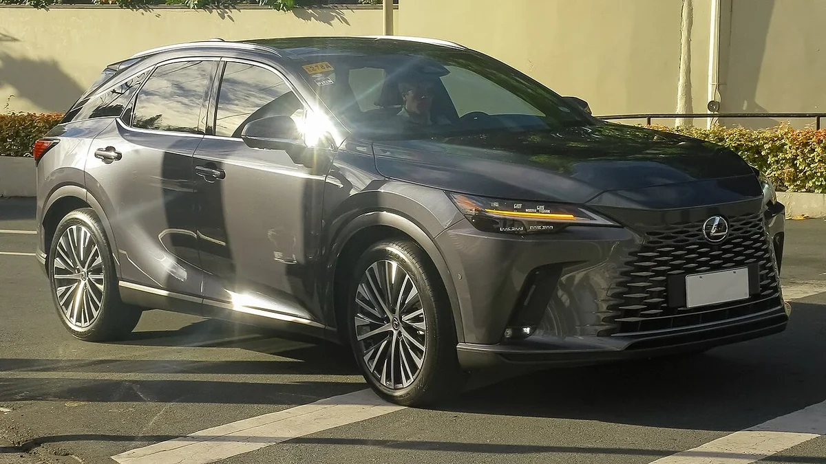 Lexus RX 350h current-generation front three-quarter view