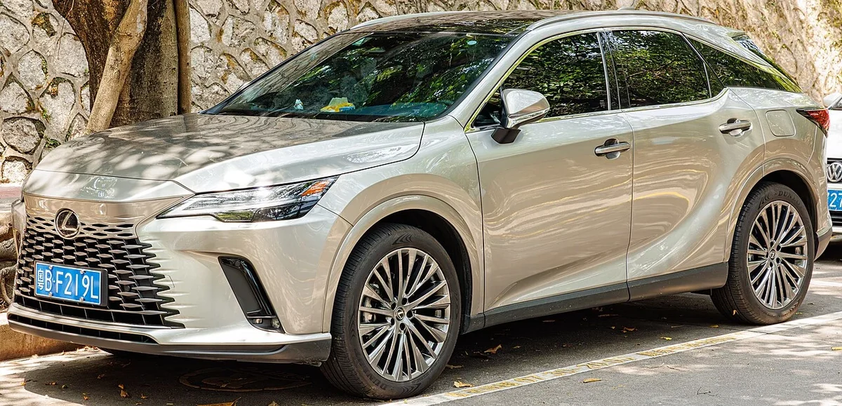 Lexus RX 350h side and wheel profile in China
