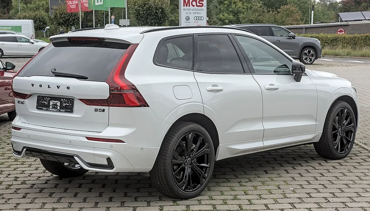 Volvo XC60 rear tailgate and five-seat SUV body