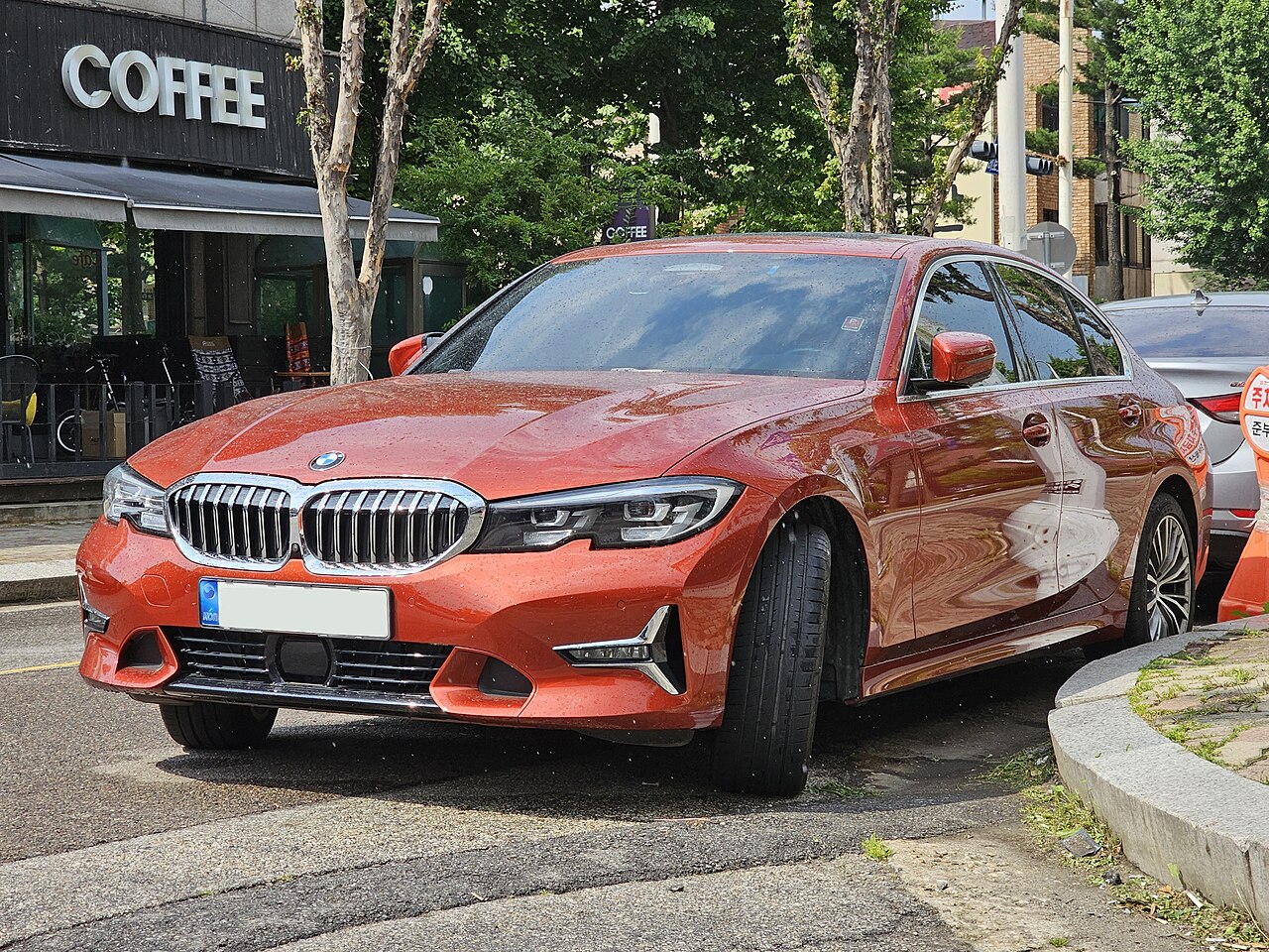 BMW 320d Sunset Orange Luxury Line alternate front three-quarter view