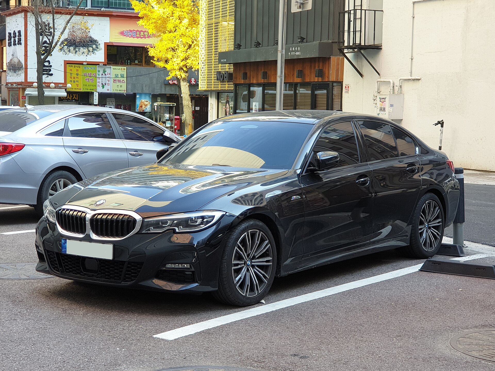 BMW 320i G20 exterior view