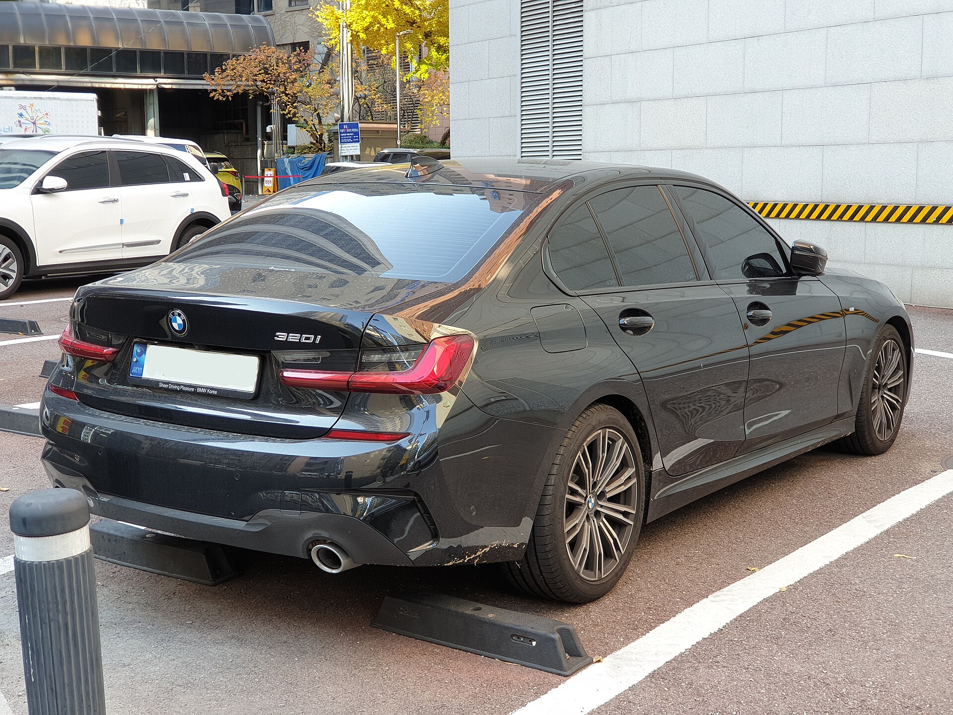 BMW 320i G20 exterior view
