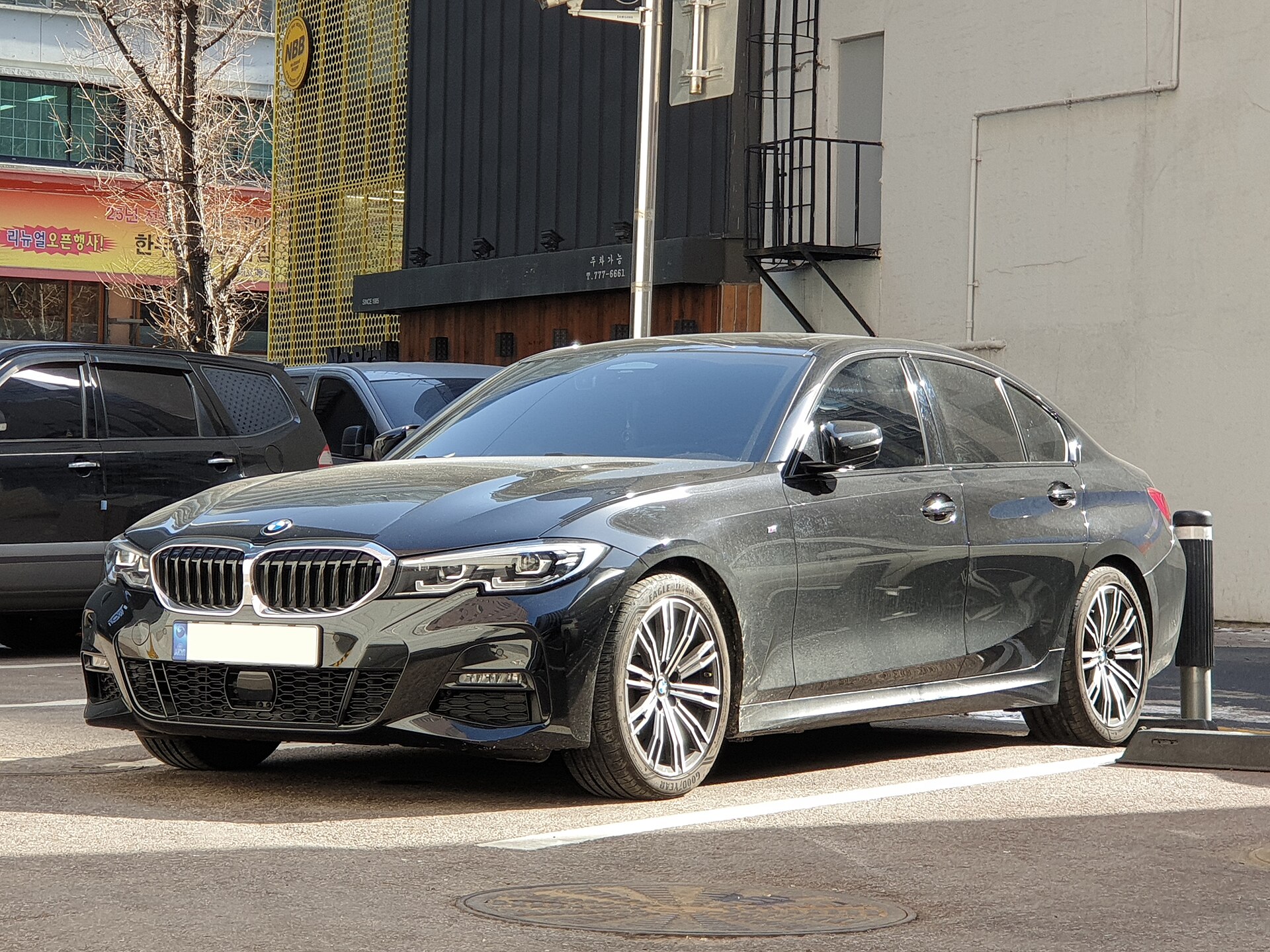 BMW 320i G20 exterior view