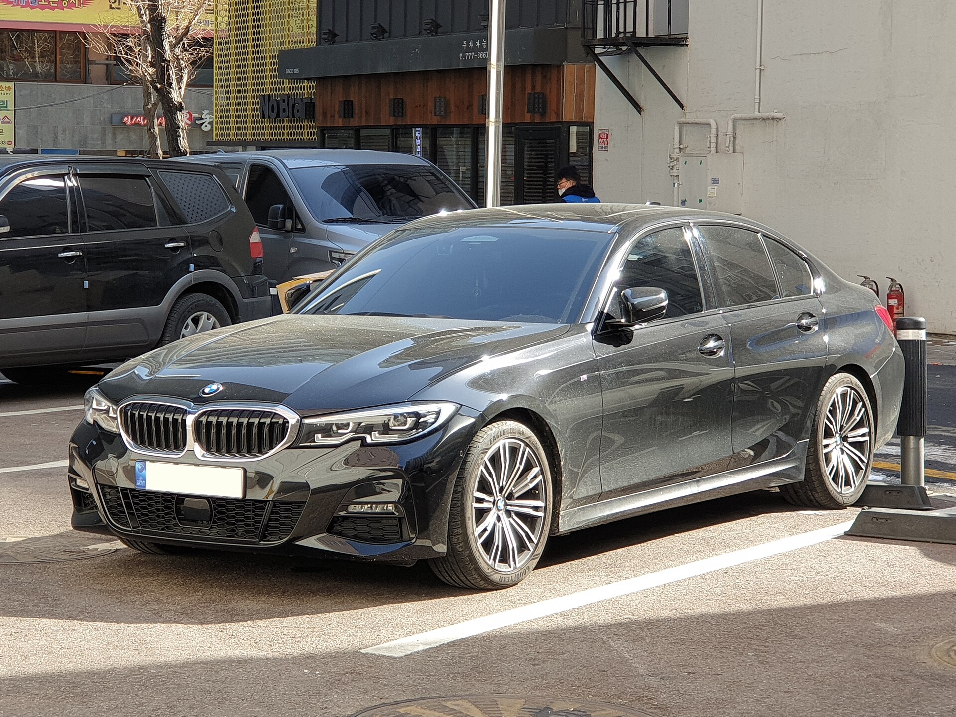 BMW 320i G20 exterior view