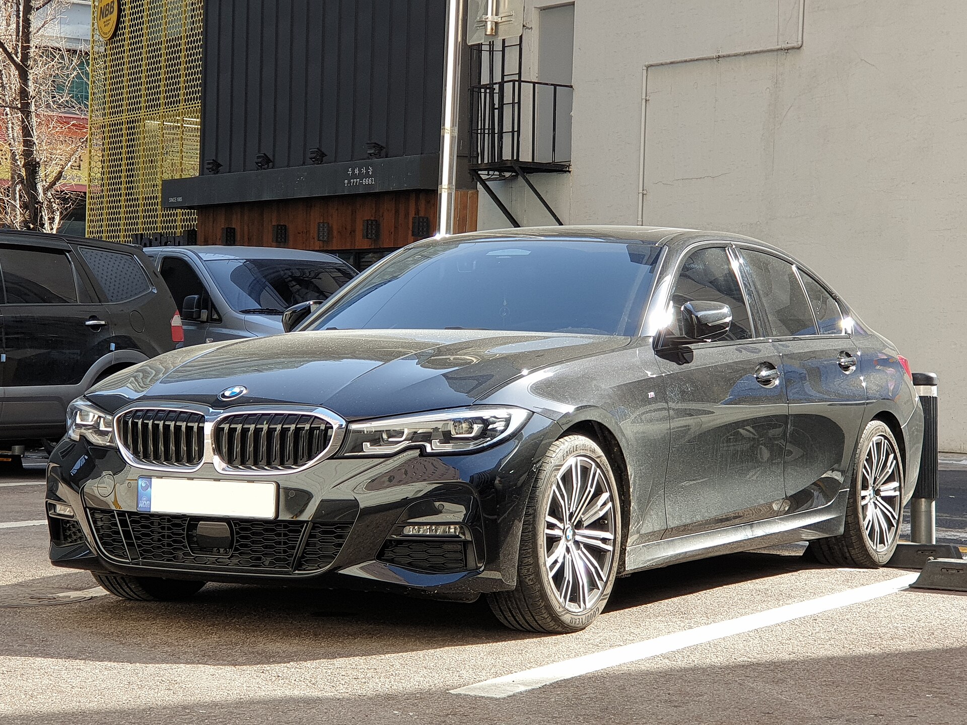BMW 320i G20 exterior view