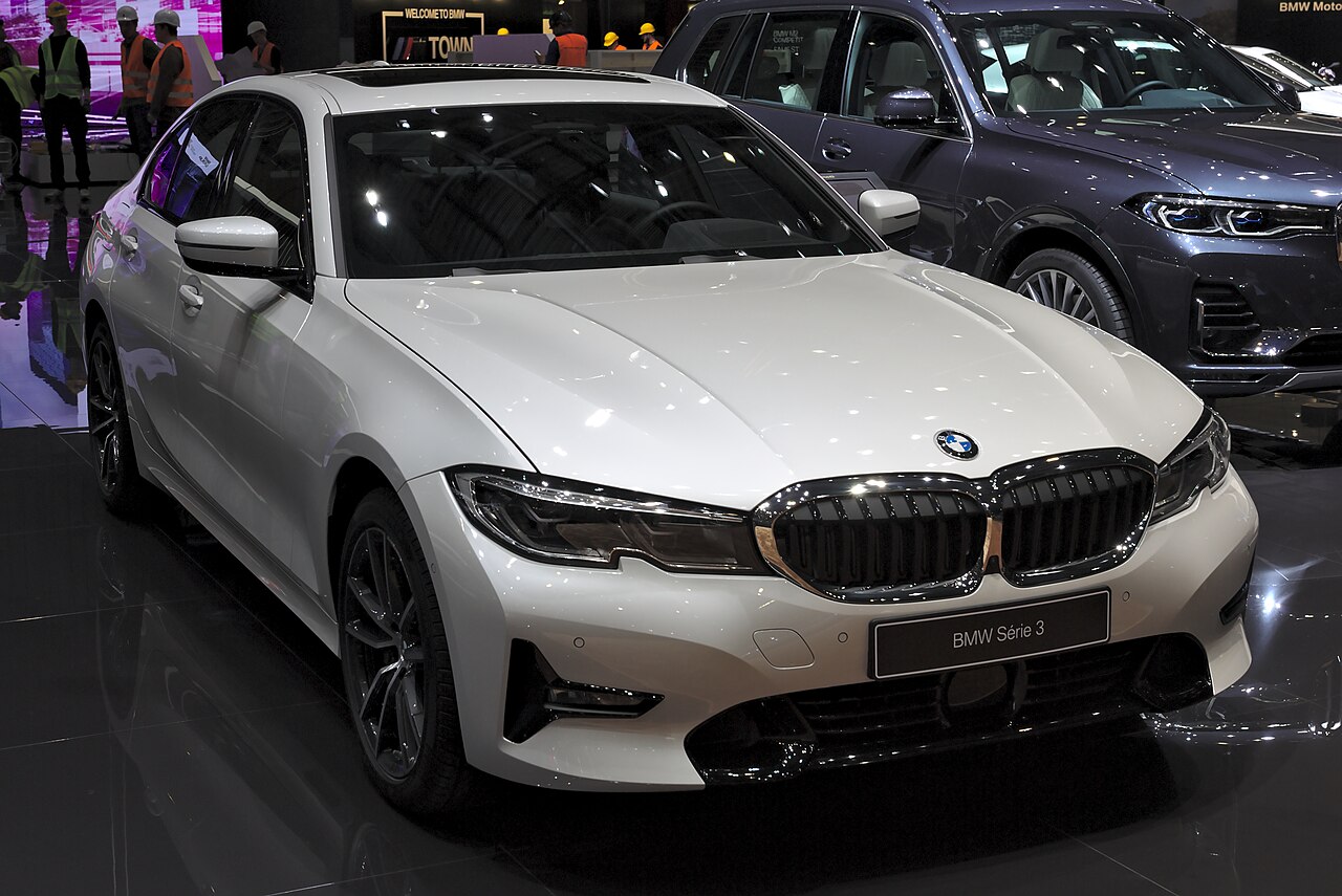 BMW 330e white 2019 Geneva display front three-quarter view