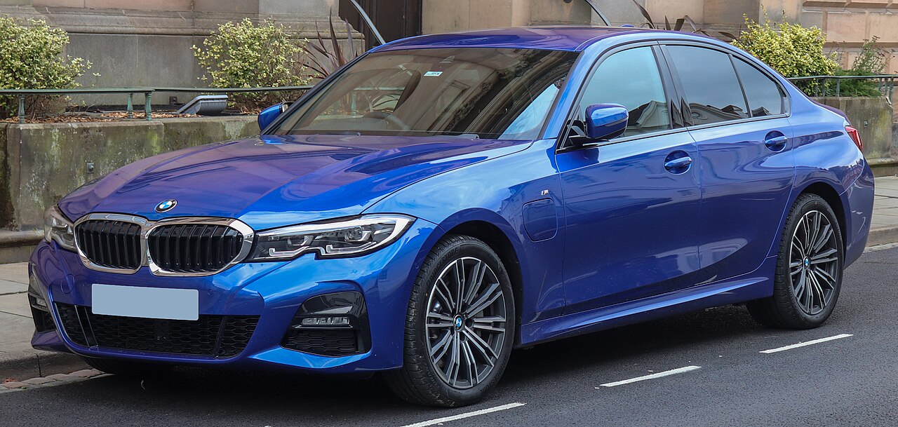 BMW 330e blue 2019 M Sport front three-quarter view