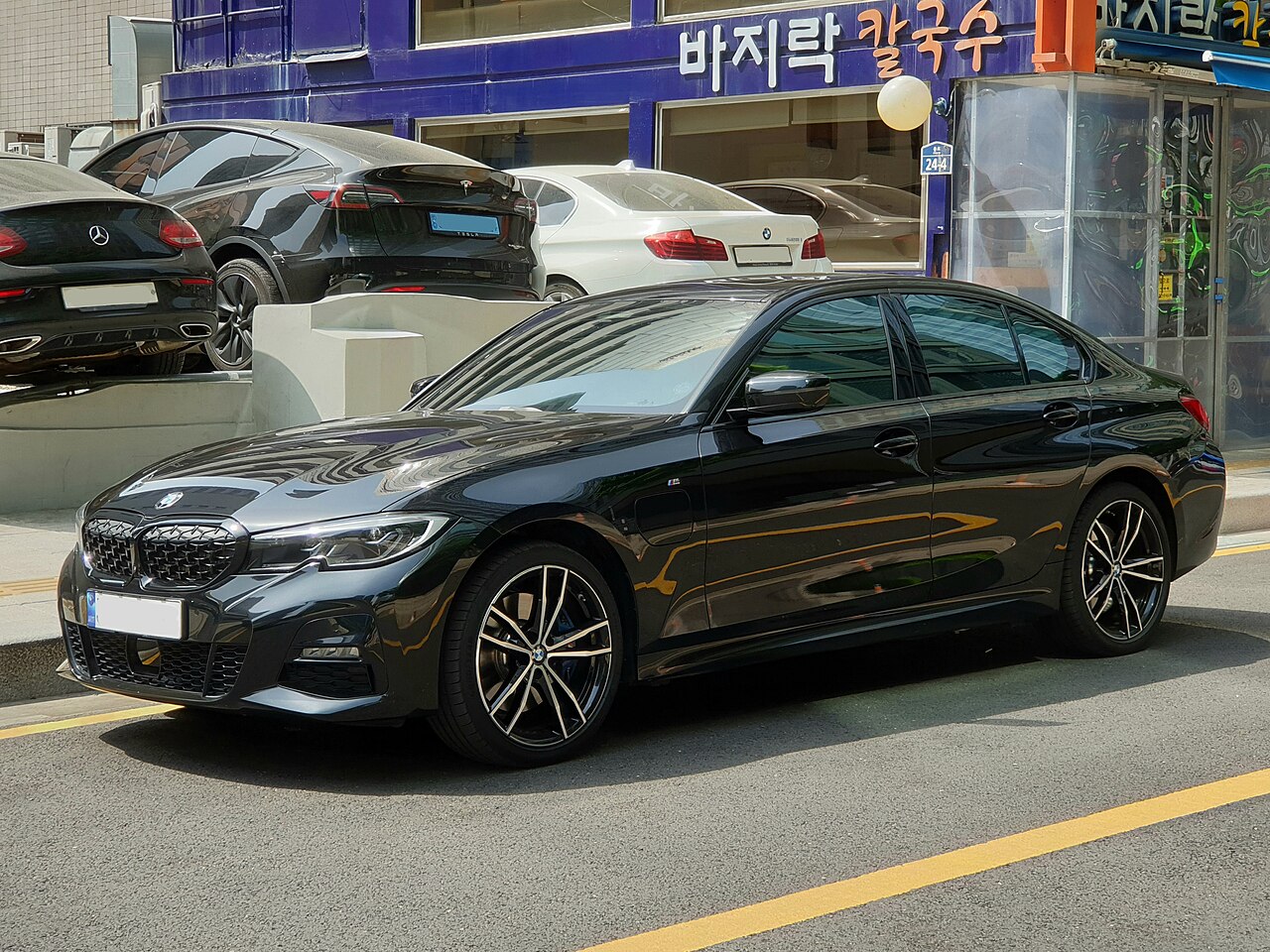 BMW 330e black G20 M Sport front-side view