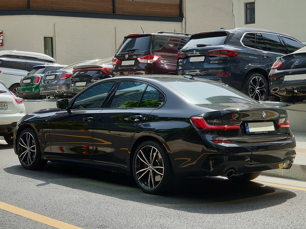 BMW 330e black G20 M Sport rear-side view