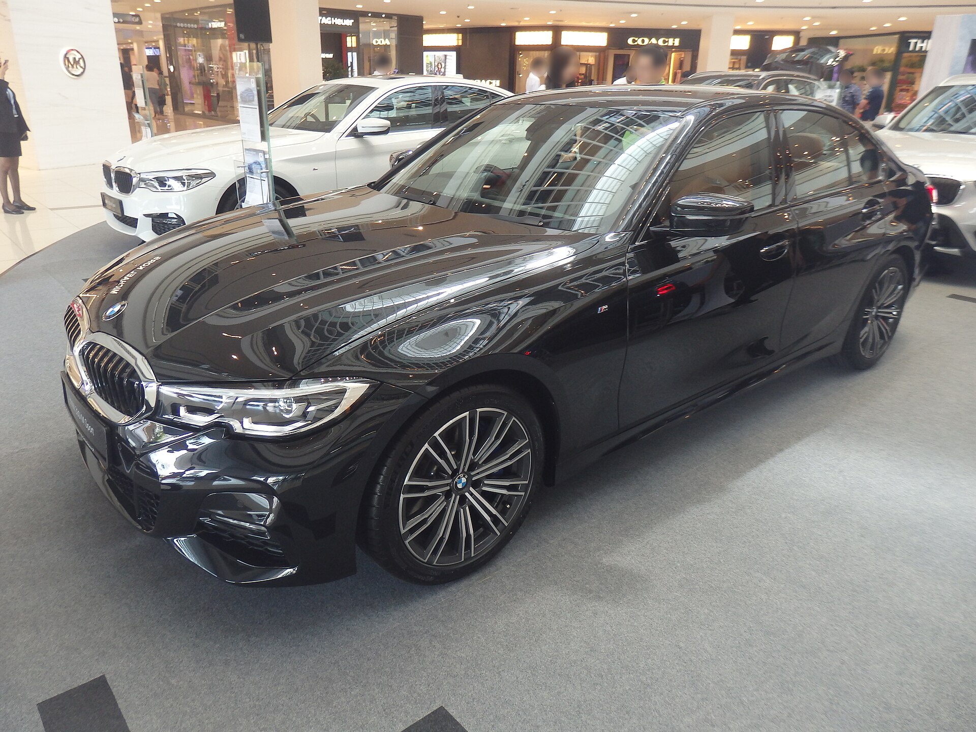 BMW 330i G20 black 2019 M Sport front-left three-quarter view at an indoor display