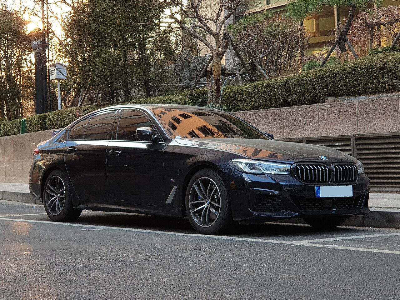 BMW 520i black facelift M Sport wider low front-side view