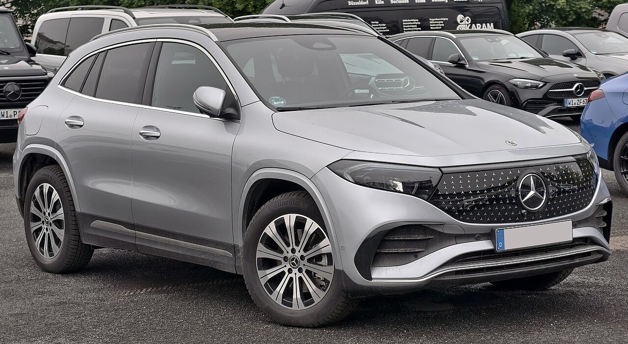 Mercedes-Benz EQA 300 4MATIC silver facelift AMG Line front three-quarter view