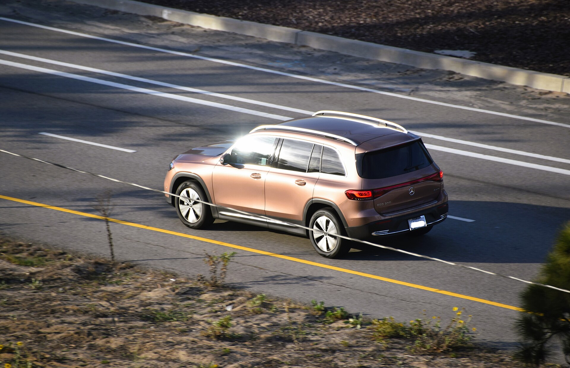 Mercedes-Benz EQB 300 4MATIC X243 copper EQB 300 elevated rear three-quarter view in motion