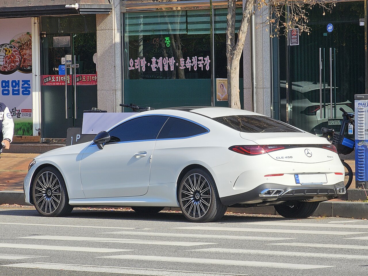 White C236 CLE 450 4MATIC coupe rear three-quarter view