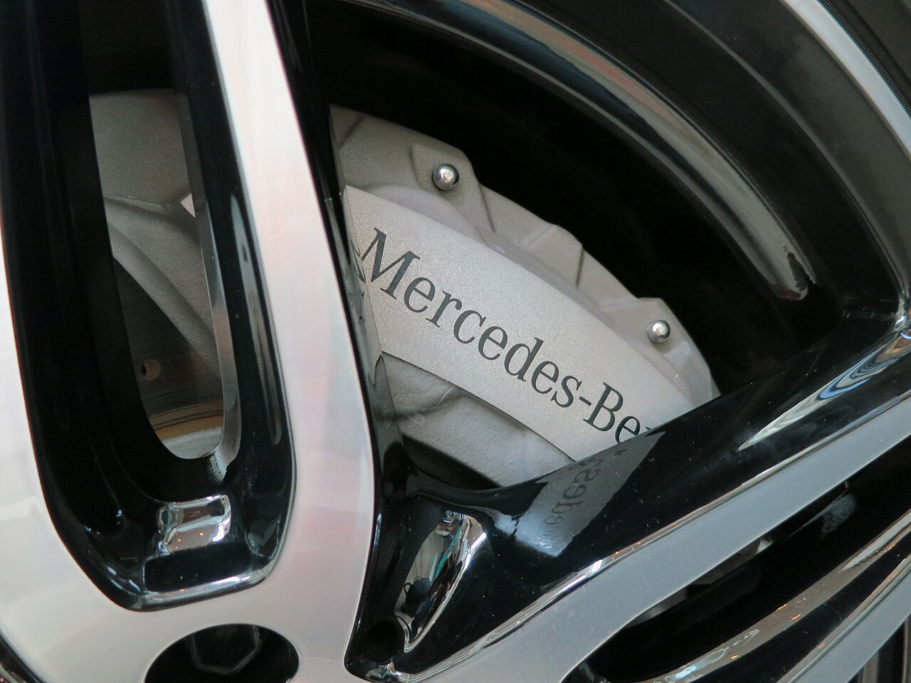 Mercedes-Benz brake caliper behind E 300 wheel