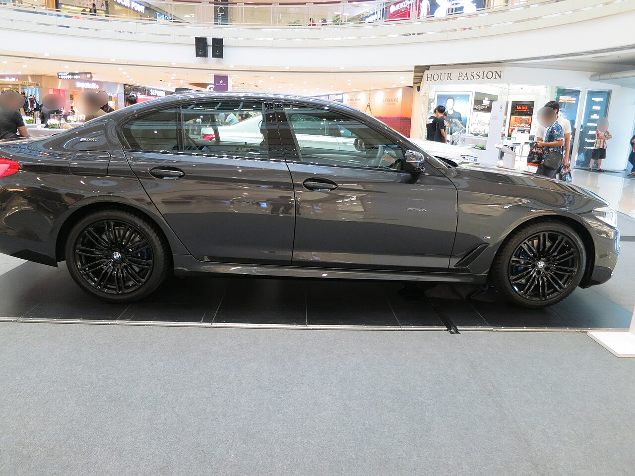 Grey early G30 BMW 530e plug-in hybrid side view