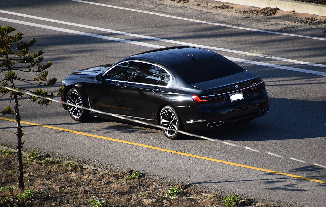 Black facelift BMW 750i xDrive rear three-quarter view