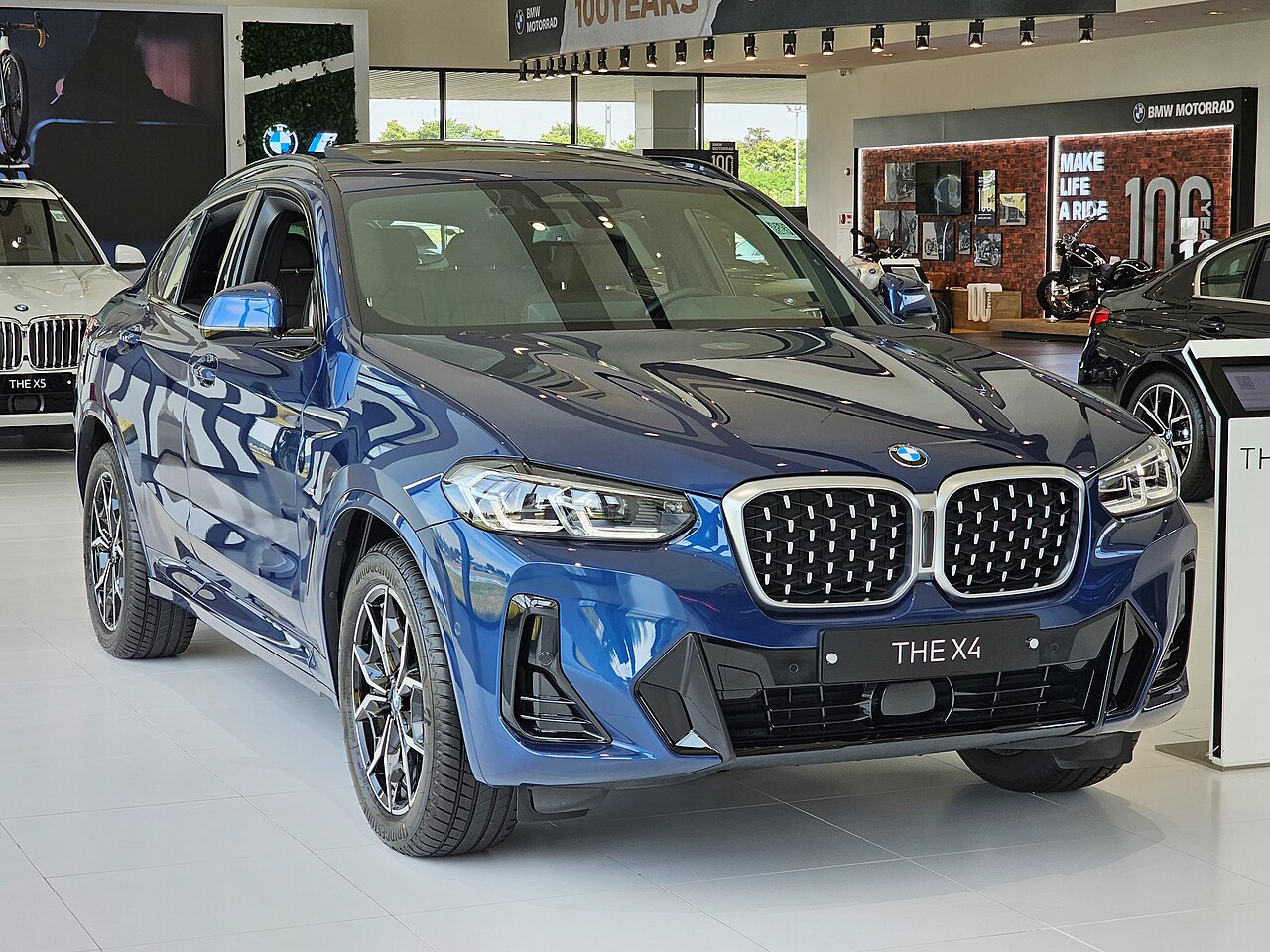 Blue facelift BMW X4 xDrive20i G02 front three-quarter view
