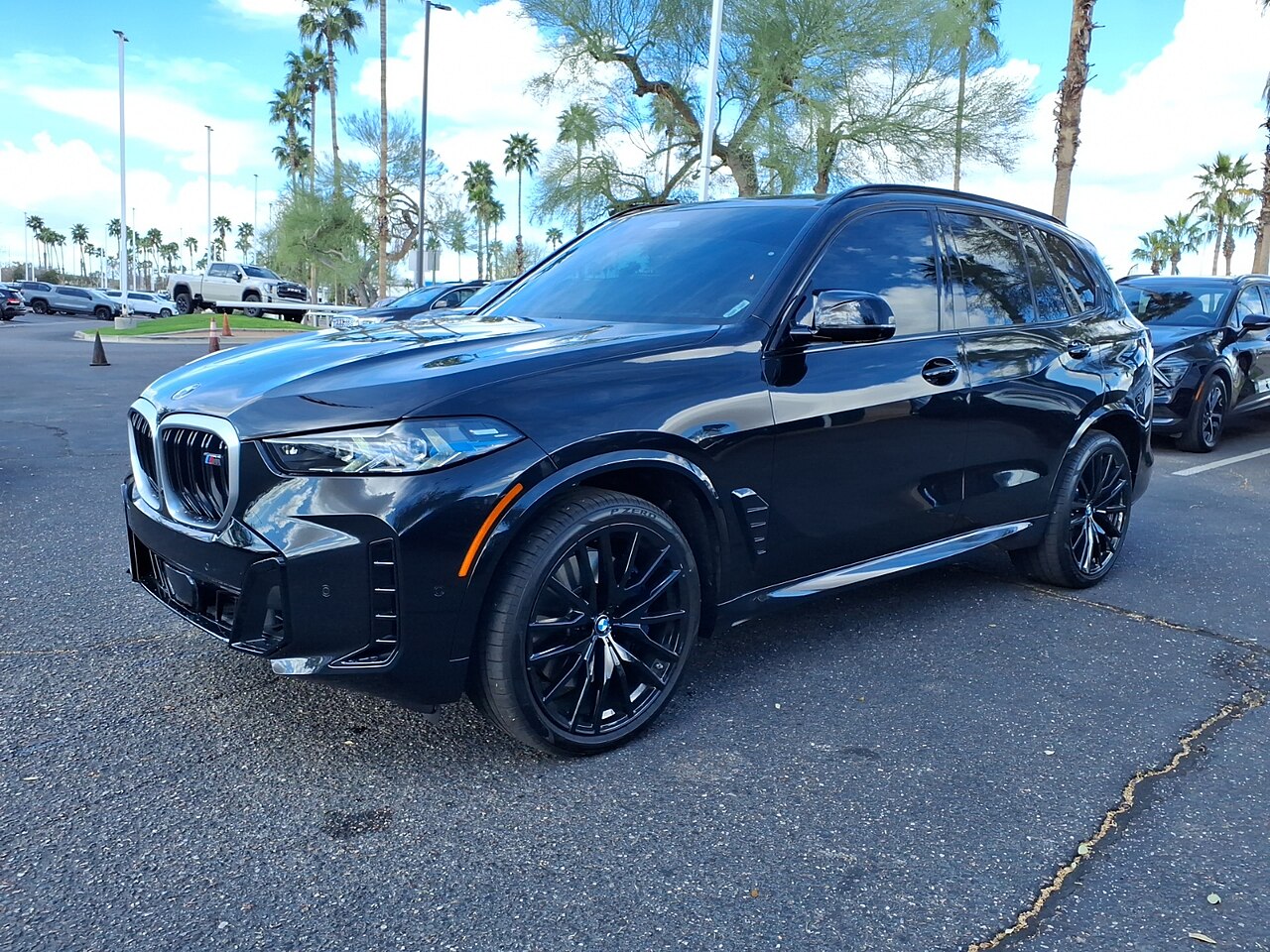 Black BMW X5 M60i G05 facelift front and side