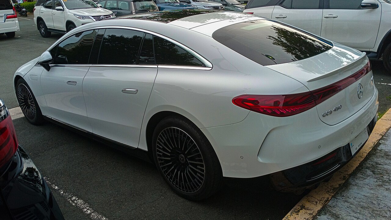 White Mercedes-Benz EQS 450 4MATIC V297 rear and side