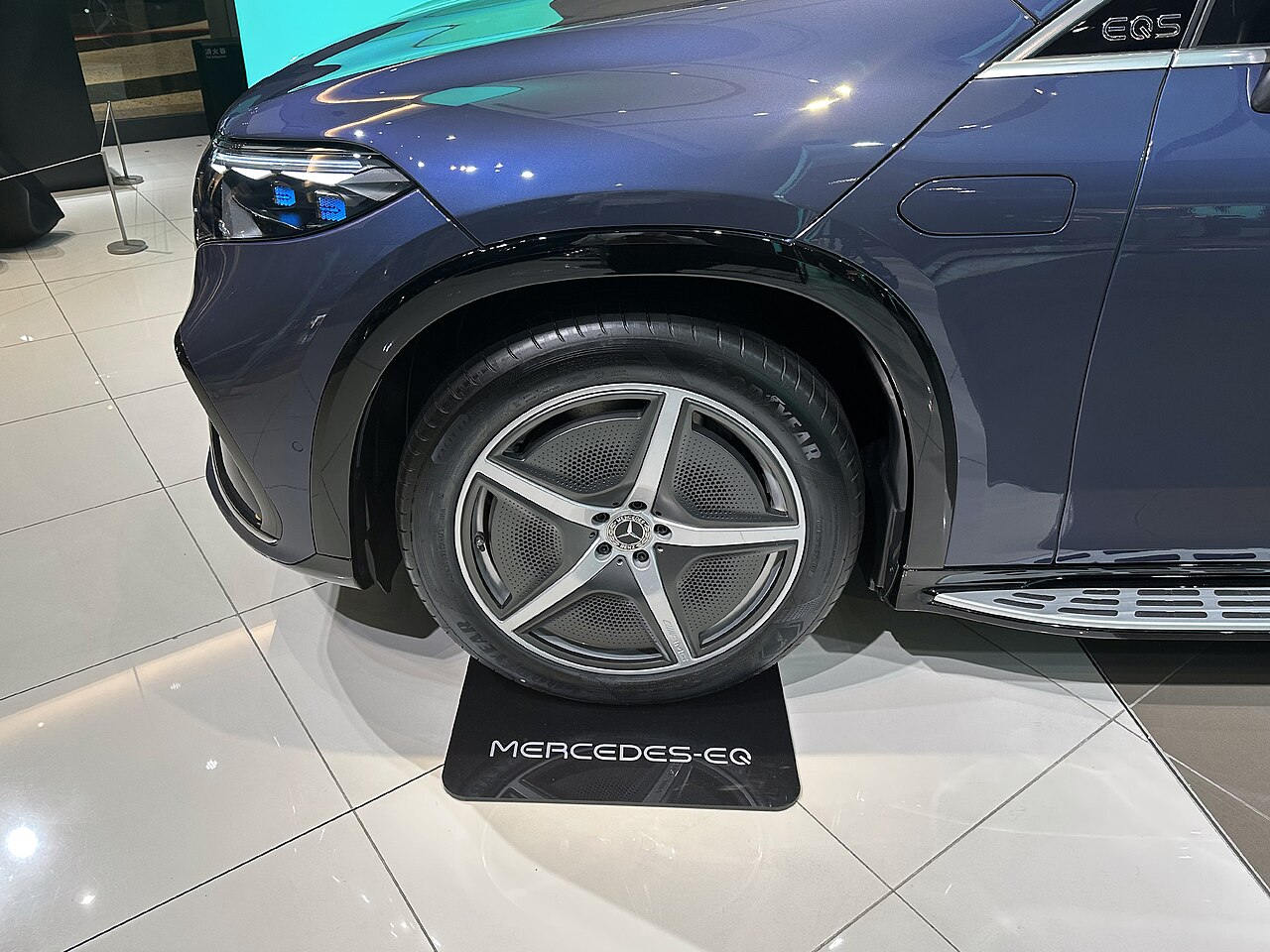 Blue Mercedes-Benz EQS 450 4MATIC SUV front wheel and fender