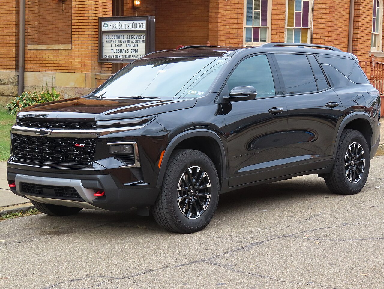 Black 2025 Chevrolet Traverse Z71